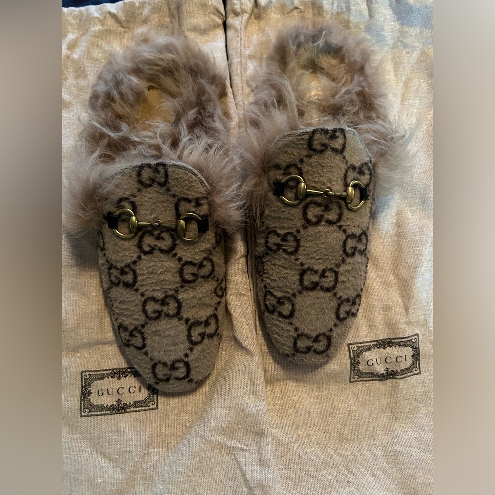 Gucci Beige Fur Lined Accessory